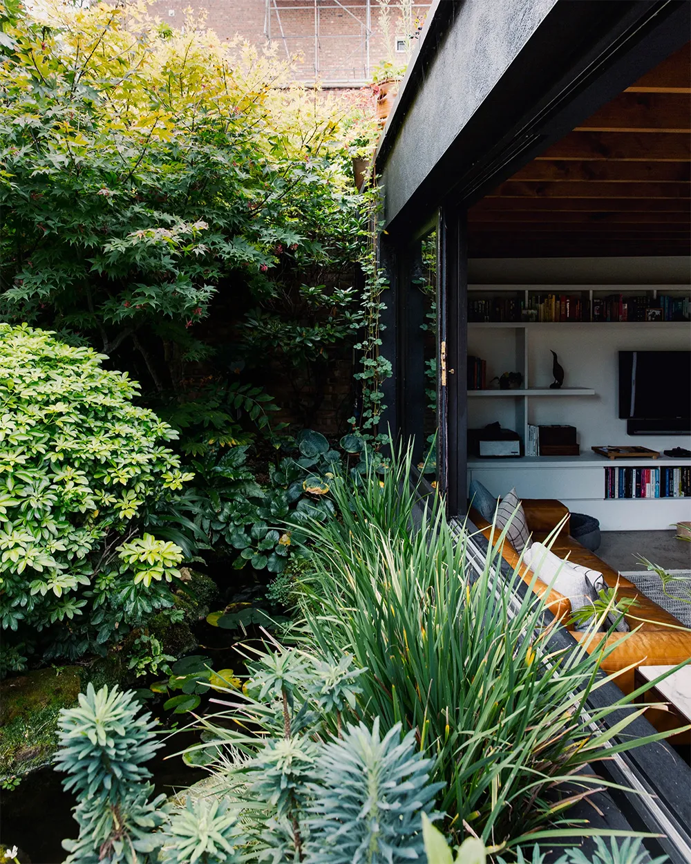 Світлі сучасні інтер'єри вікторіанського котеджа в Лондоні - Gallery image 4