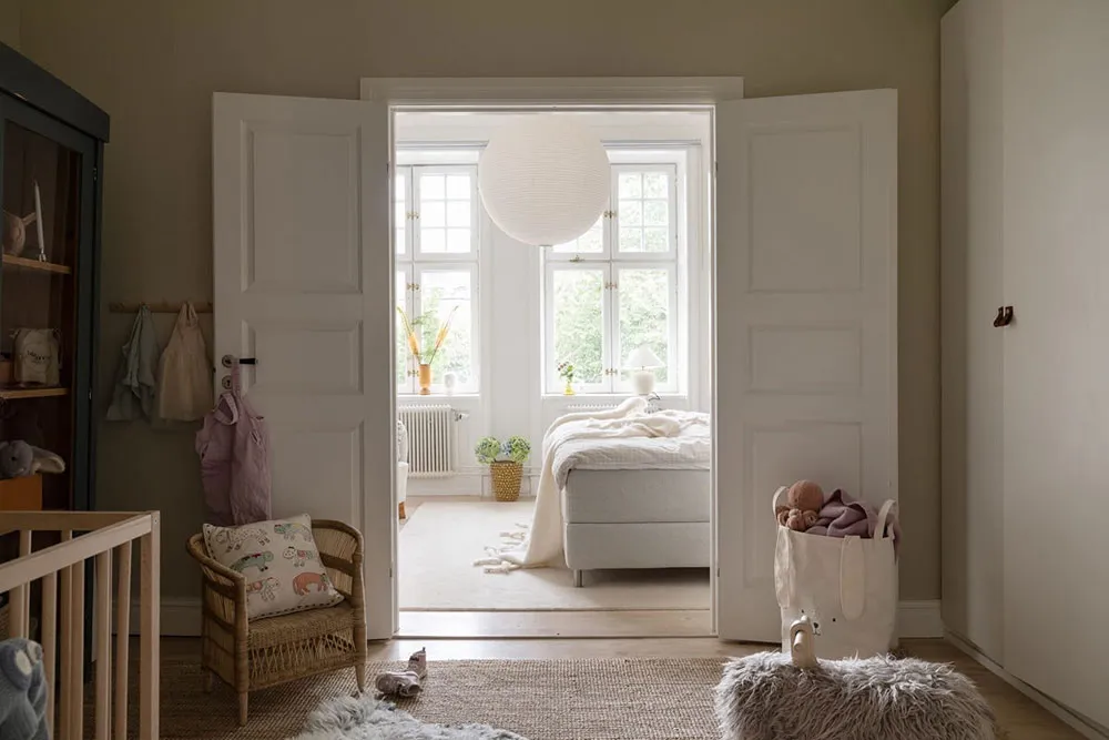 Separador de vidrio y tonos tranquilos: apartamento en Estocolmo (69 m²) - Gallery image 16