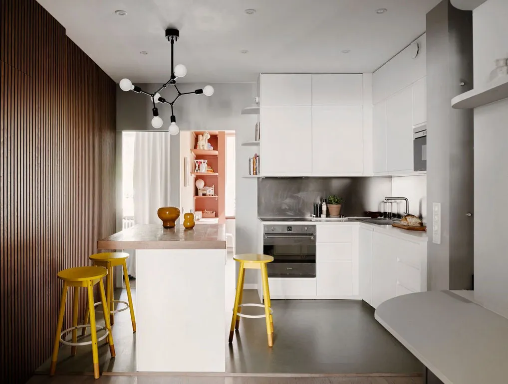 Interior escandinavo tranquilo con dormitorios coloridos y detalles decorativos - Gallery image 8