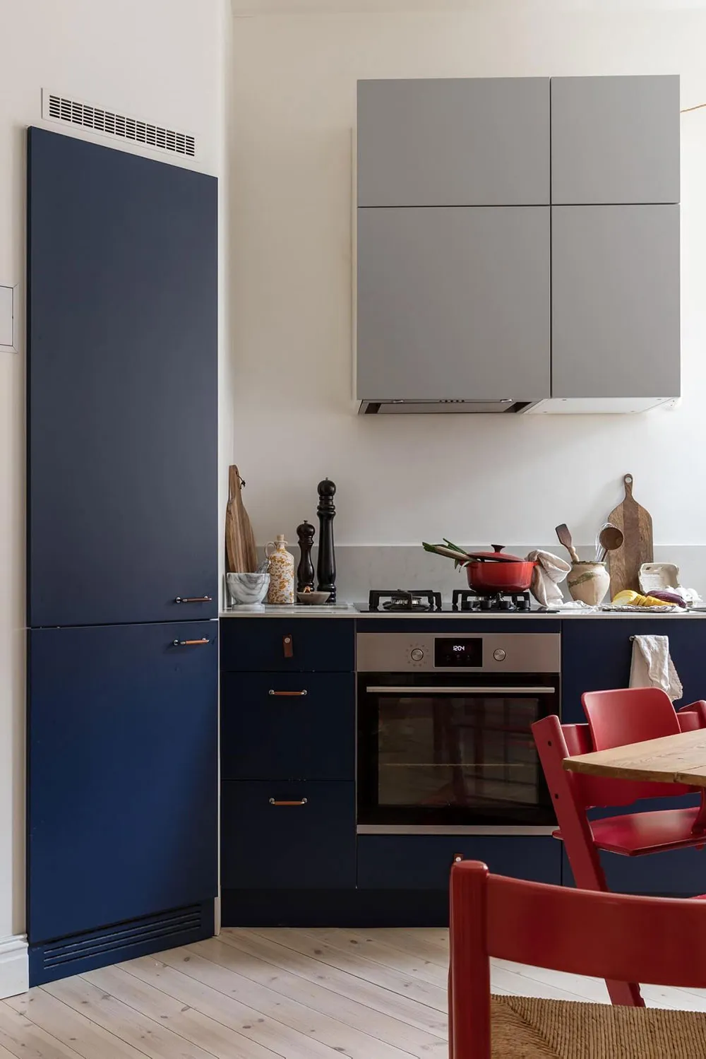 Separador de vidrio y tonos tranquilos: apartamento en Estocolmo (69 m²) - Gallery image 9