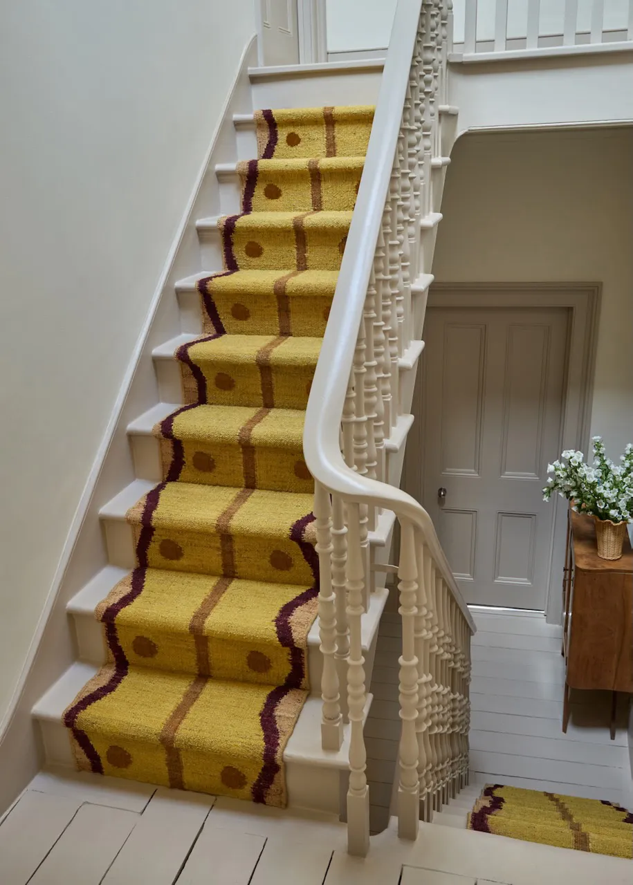 Elegant Color Accents and Modern Decor in Classic Townhouse Design in London - Gallery image 15