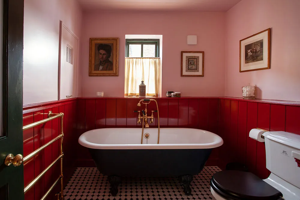 Rich Red and Green Tones in Vintage Victorian Mansion Interiors - Gallery image 23