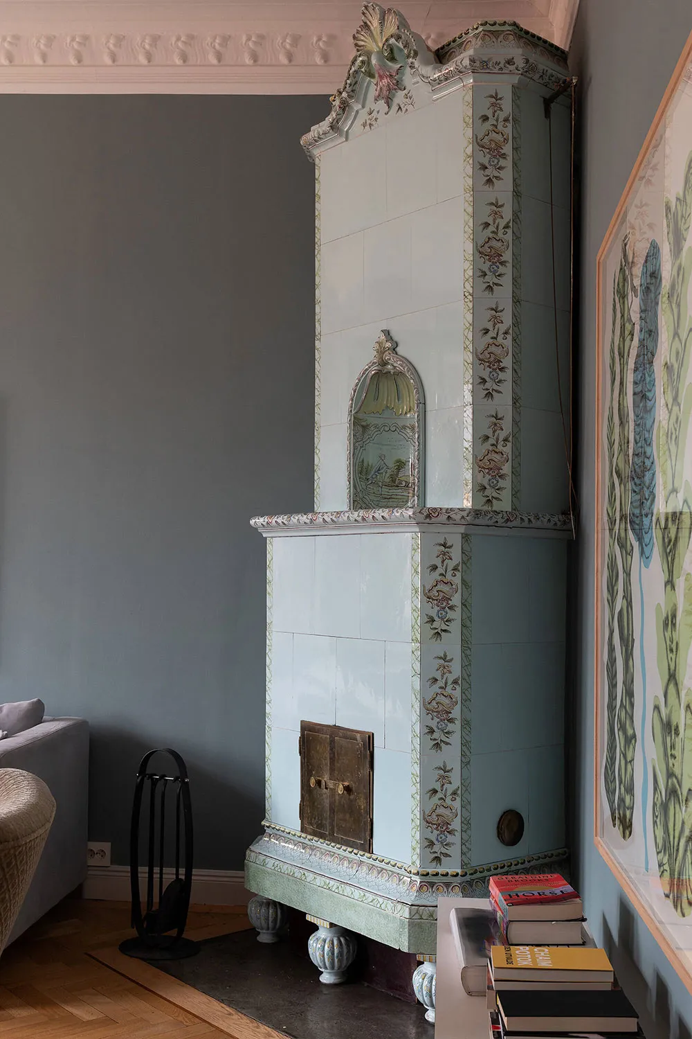 Elegant Interior in Blue Tones in a Historic House in Central Stockholm - Gallery image 4