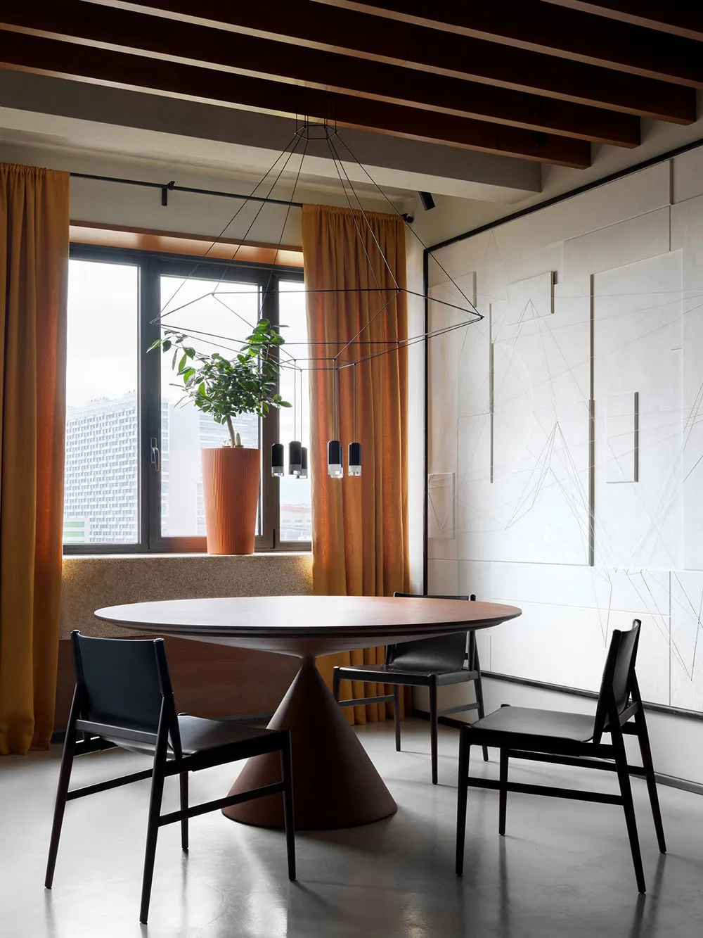 How Designers Live: Elena Gorenstein's Stunning Apartment in Moscow - Gallery image 1