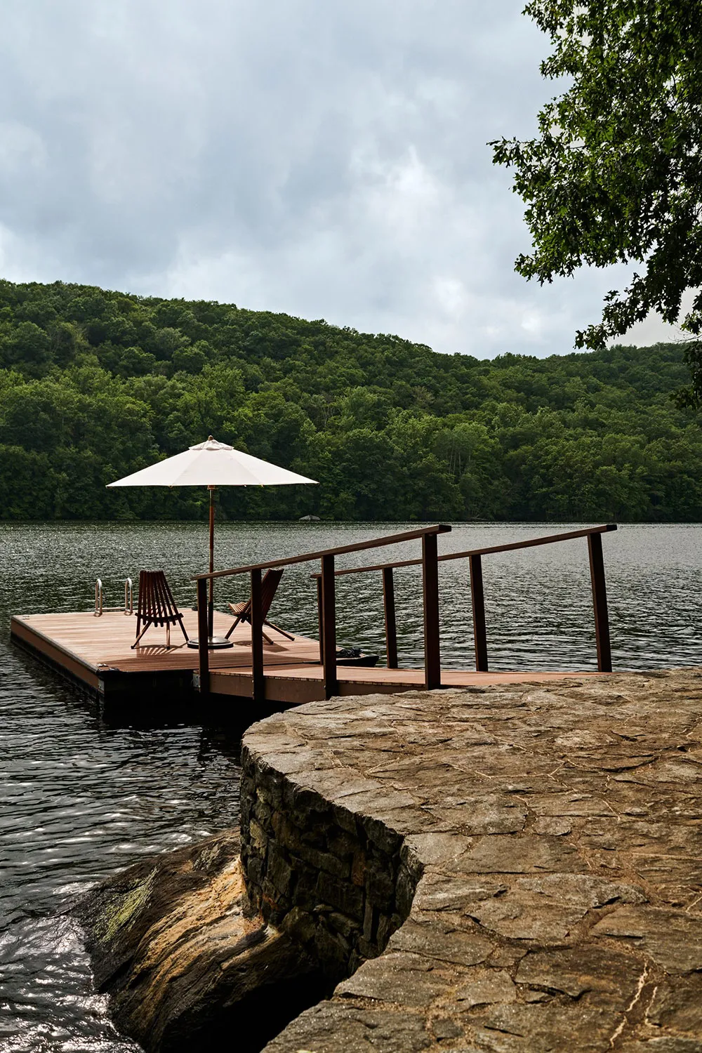 Атмосферні приглушені тони в дизайні підміського будинку недалеко від Нью-Йорка - Gallery image 21