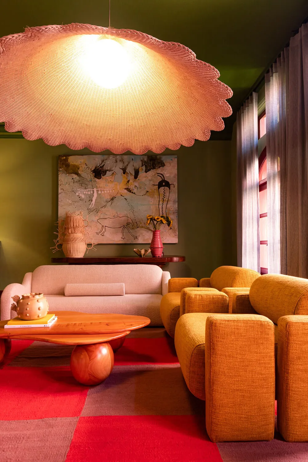 Fleischige Farben und ekliges Design eines ungewöhnlichen Hauses in Mexiko - Gallery image 5