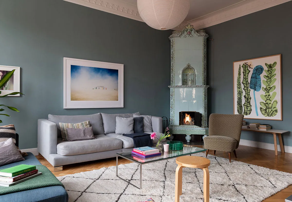 Elegant Interior in Blue Tones in a Historic House in Central Stockholm - Gallery image 3