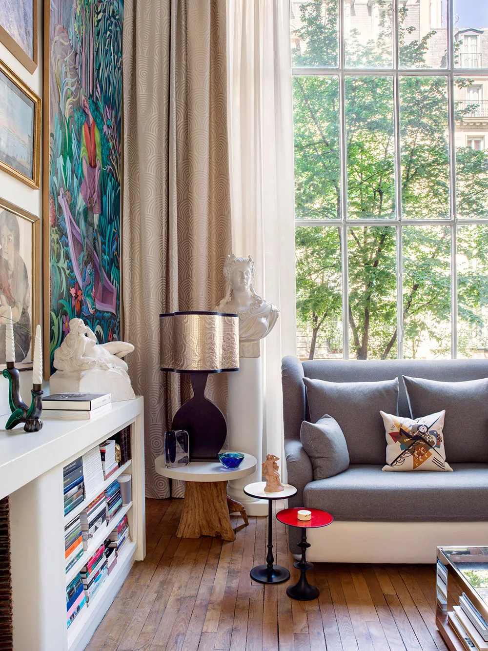 Creative Loft with Paintings and Sculptures on Montmartre - Gallery image 9