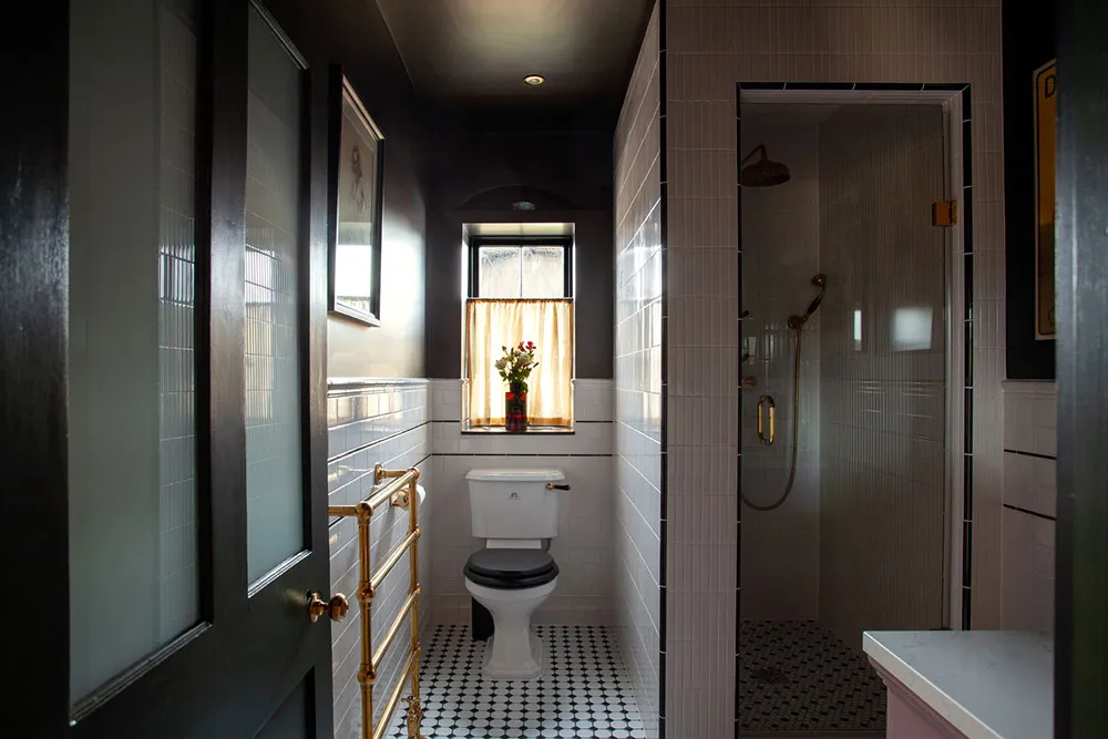 Rich Red and Green Tones in Vintage Victorian Mansion Interiors - Gallery image 26