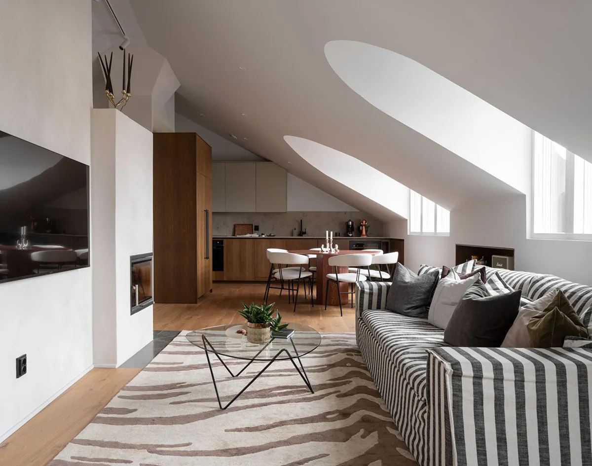 Стильная мансардная квартира с полосатым диваном - Gallery image 8