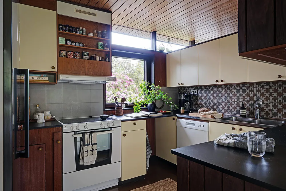 Modernist Villa Among Traditional Cottages in Sweden - Gallery image 17