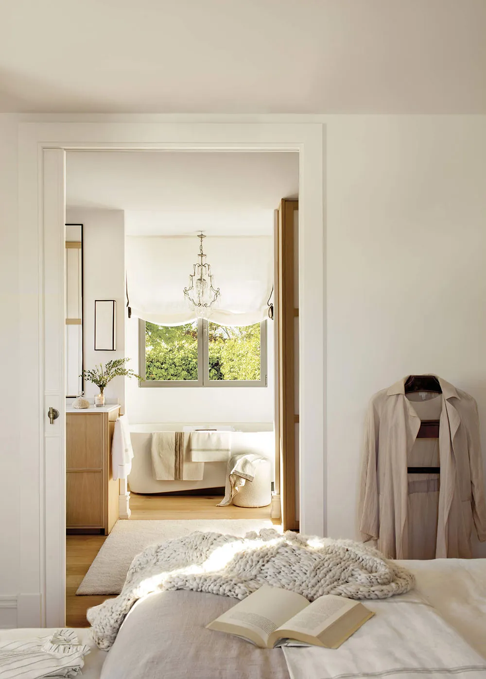 Weißer, eleganter, zeitloser Stil: Designerhaus in Madrid - Gallery image 12