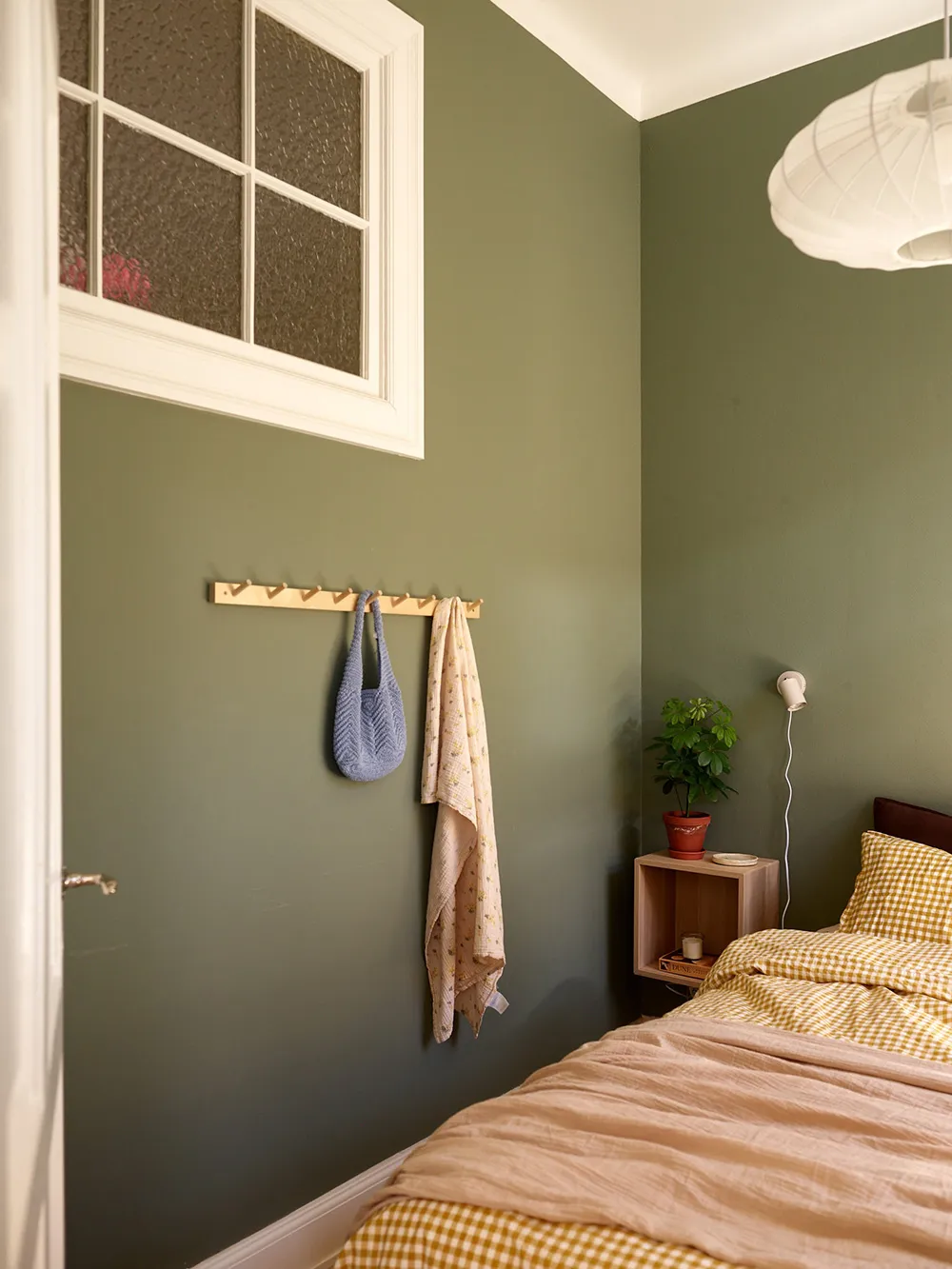 Interior soleado en Estocolmo con toques coloridos - Gallery image 10