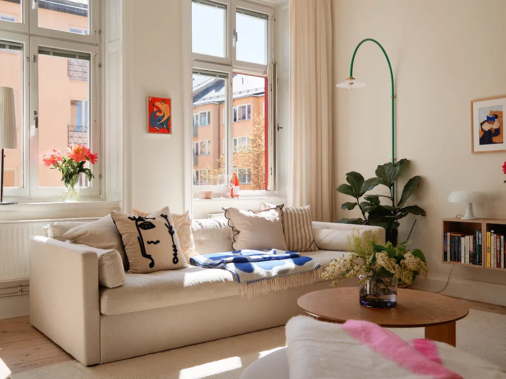 Interior soleado en Estocolmo con toques coloridos - Gallery image 2