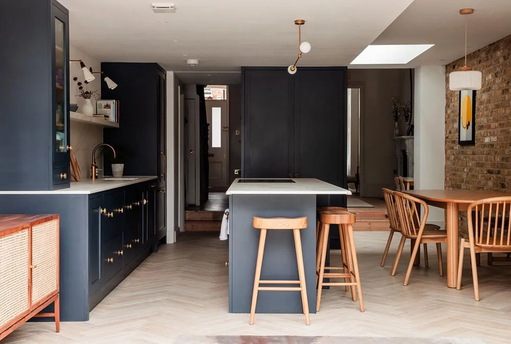 Nice Interiors of a Moderned Townhouse in London - Gallery image 17