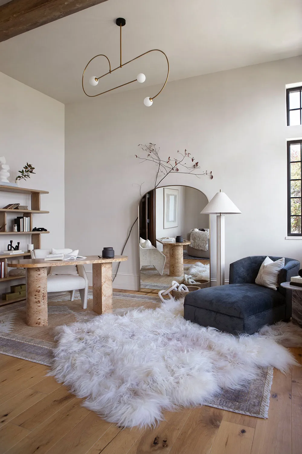 Espacio impresionante y diseño cálido: casa junto a un lago en EE. UU. - Gallery image 7