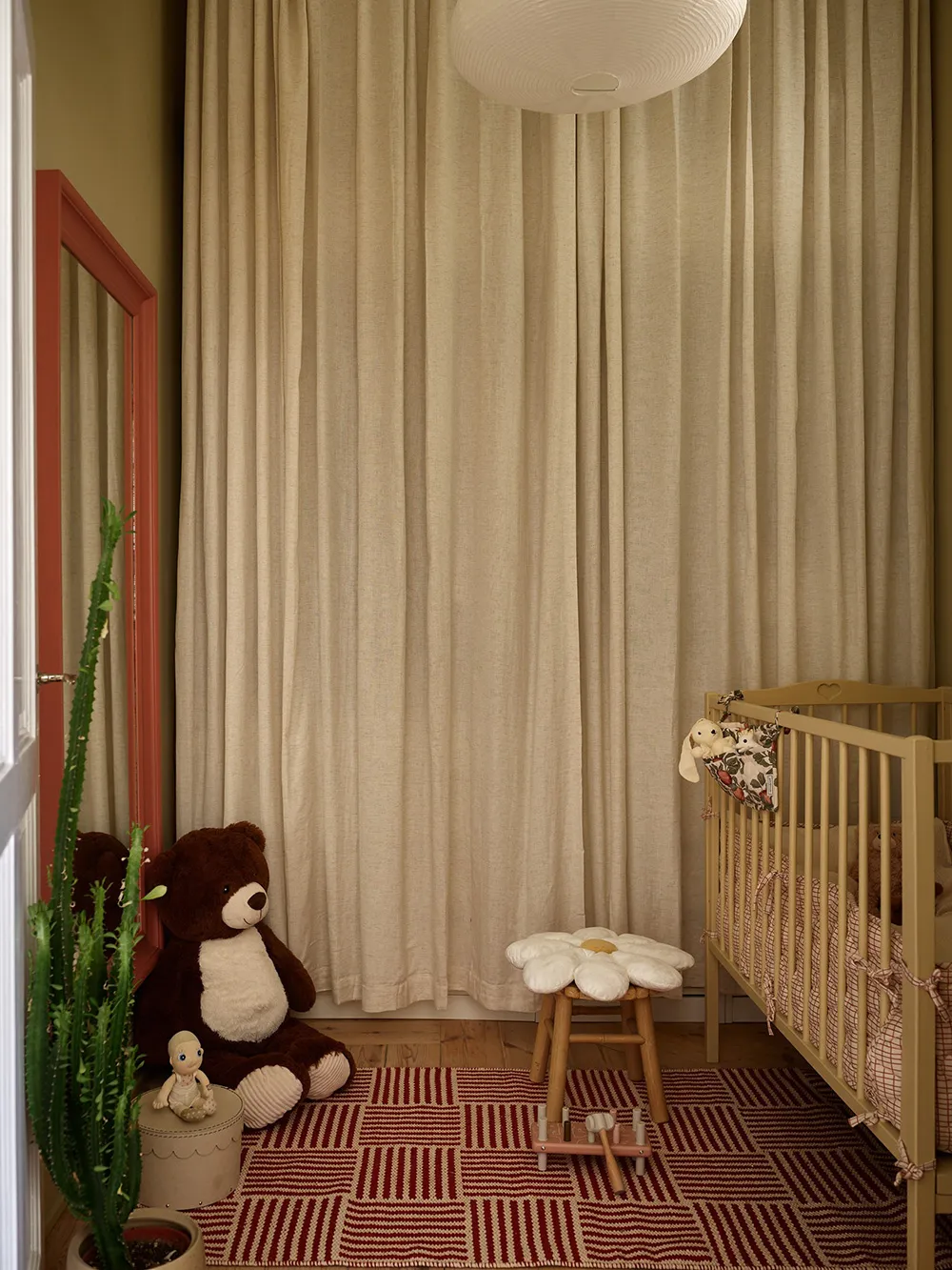 Interior soleado en Estocolmo con toques coloridos - Gallery image 12