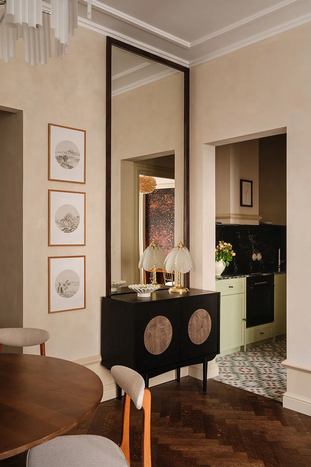 Style apartment of a travel blogger in Warsaw with elegant details - Gallery image 9