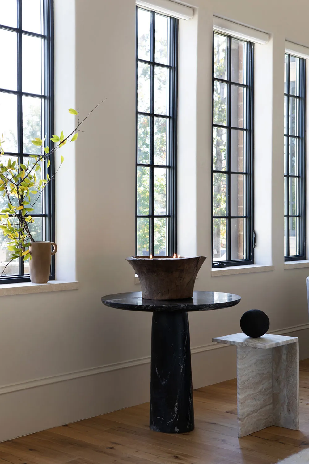 Espacio impresionante y diseño cálido: casa junto a un lago en EE. UU. - Gallery image 16