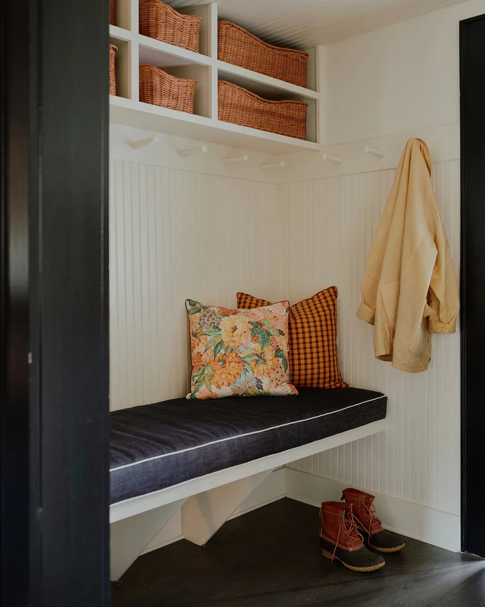 Interiores acogedores bajo los rayos del sol: viejo coto en Connecticut - Gallery image 19