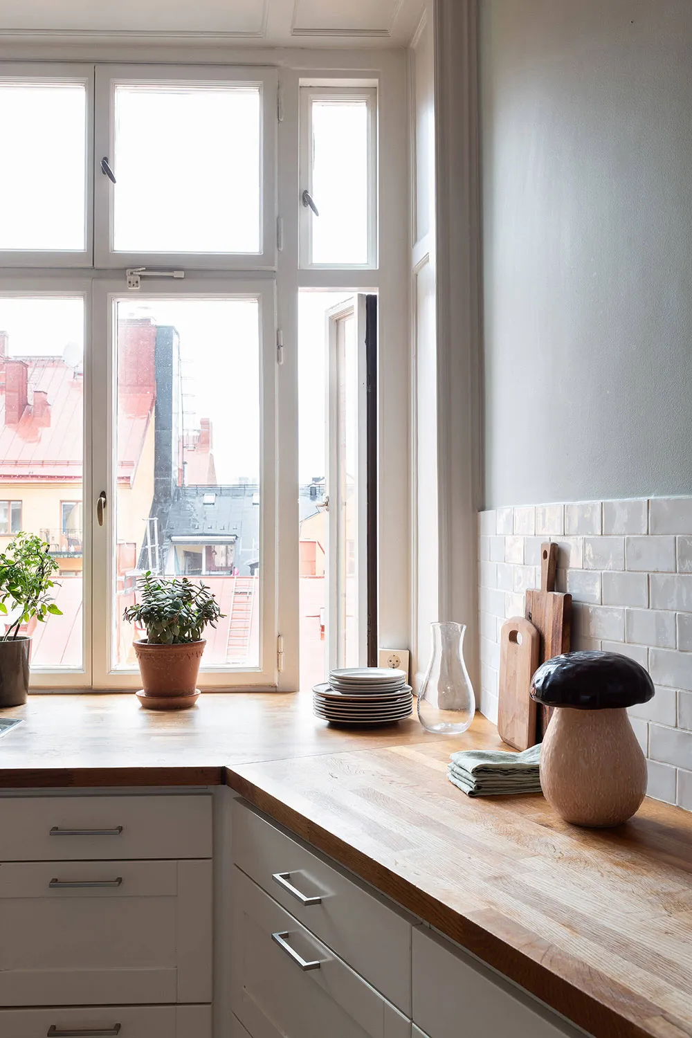 Elegant Interior in Blue Tones in a Historic House in Central Stockholm - Gallery image 18