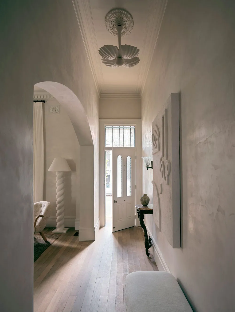 Spokojna elegancja domu projektanta w Sydney - Gallery image 4