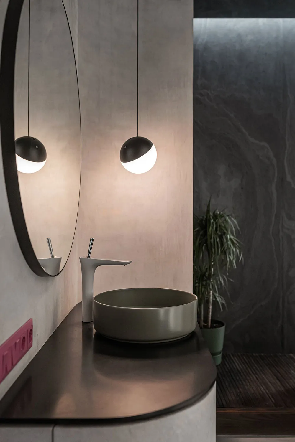 Minimalism, Rounded Corners and Shutters: Apartment in Kyiv (77 sqm) - Gallery image 18