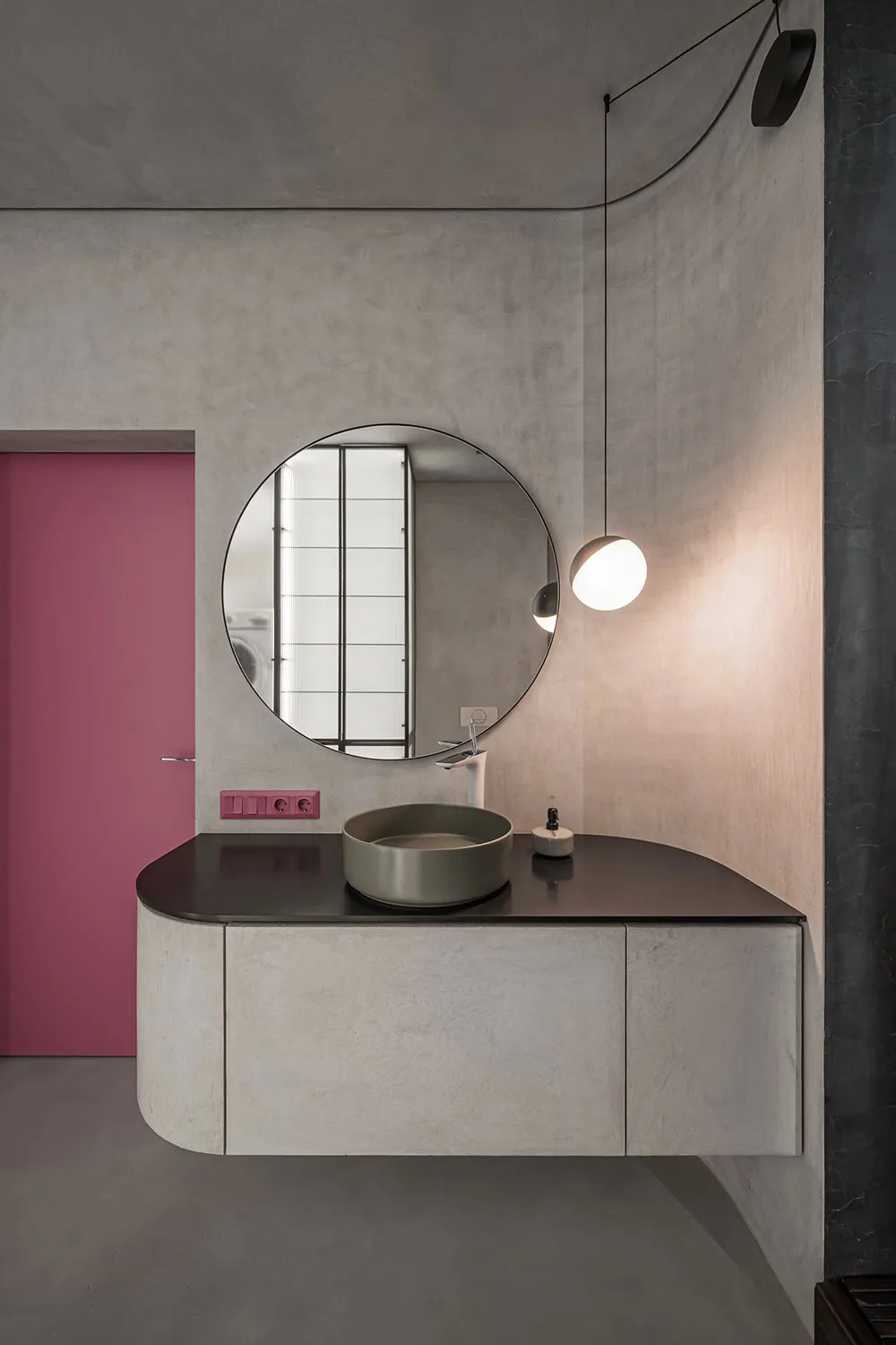 Minimalism, Rounded Corners and Shutters: Apartment in Kyiv (77 sqm) - Gallery image 19