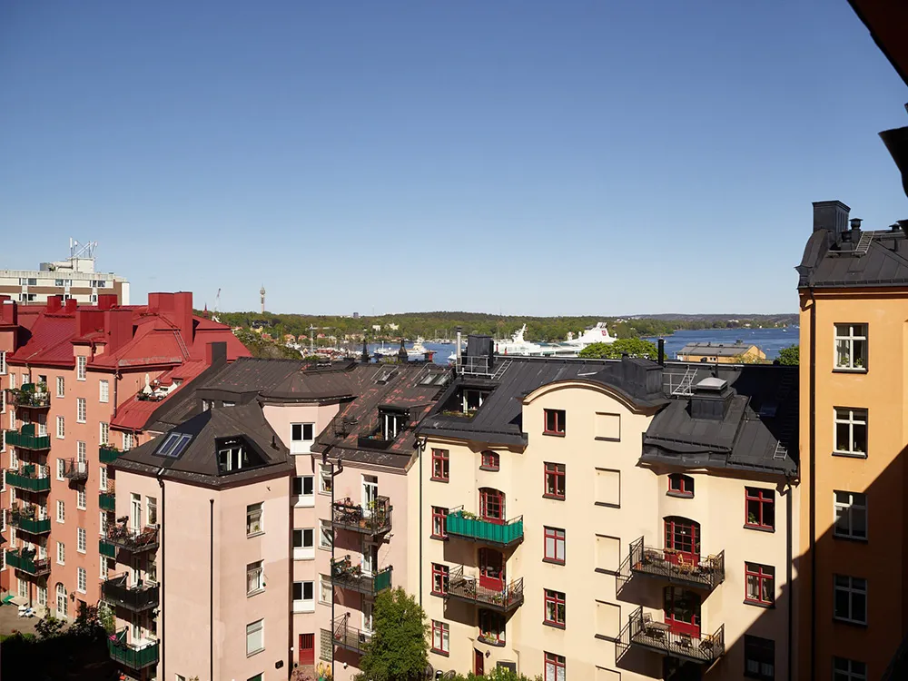 Interior soleado en Estocolmo con toques coloridos - Gallery image 22