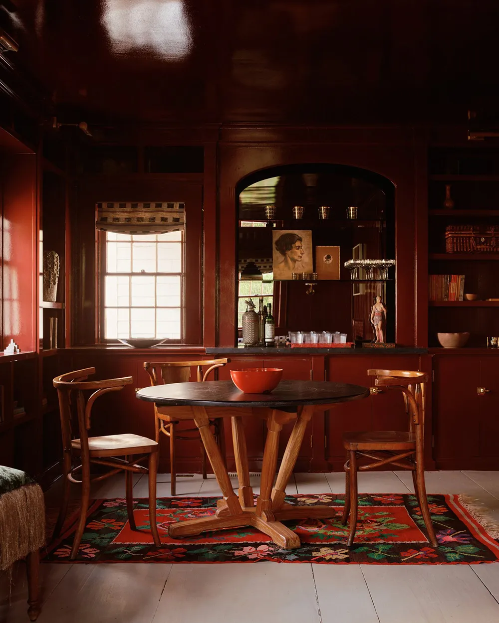 Interiores acogedores bajo los rayos del sol: viejo coto en Connecticut - Gallery image 9