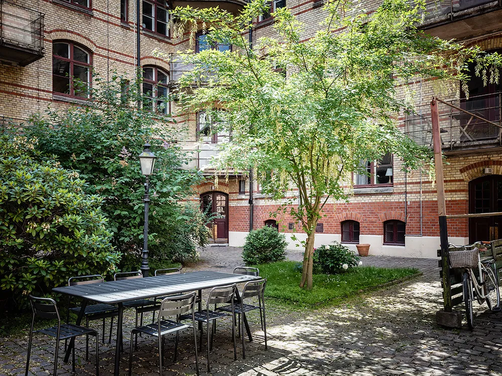 Miękki i ciepły skandynawski интерьер małej mieszkania 51 m² - Gallery image 26