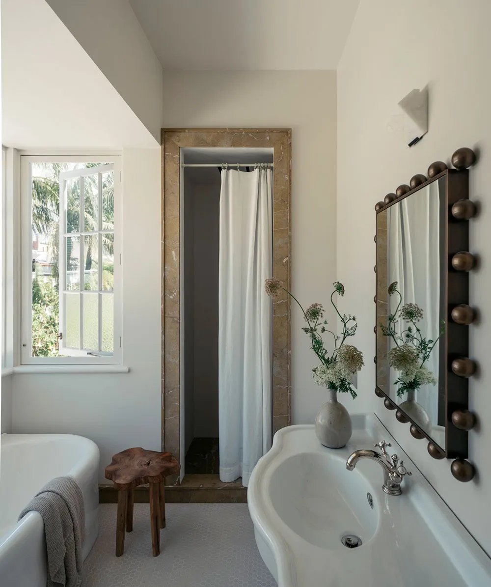 Spokojna elegancja domu projektanta w Sydney - Gallery image 13