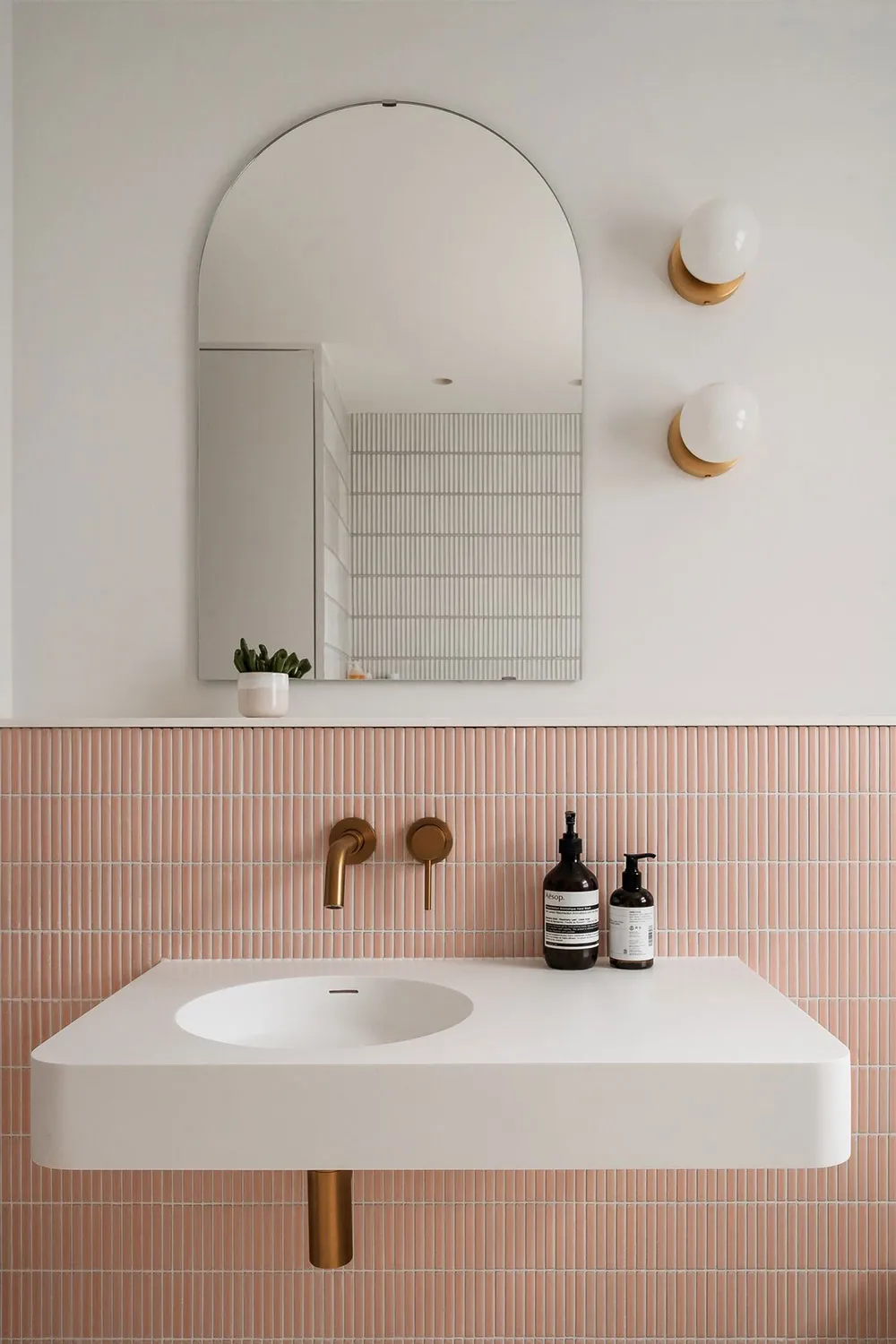 Nice Interiors of a Moderned Townhouse in London - Gallery image 14