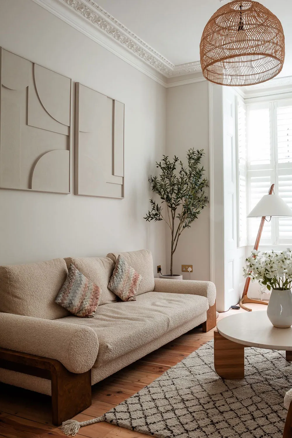 Nice Interiors of a Moderned Townhouse in London - Gallery image 2