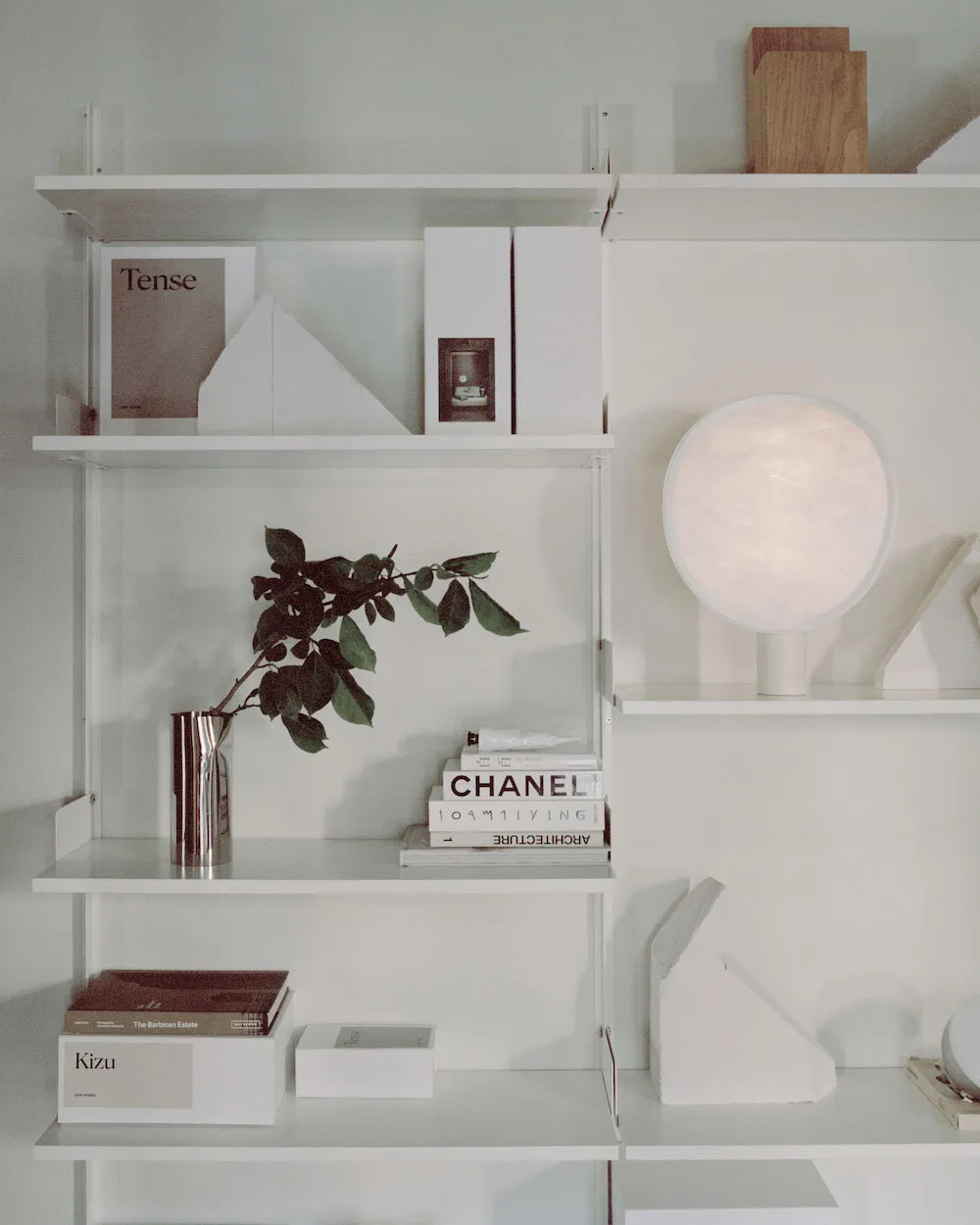 Eleganter skandinavischer Interieur in einer schönen, ruhigen Farbpalette - Gallery image 12