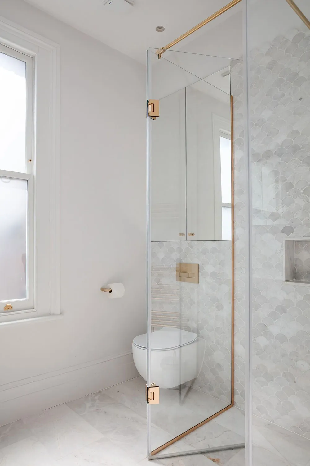 Nice Interiors of a Moderned Townhouse in London - Gallery image 18