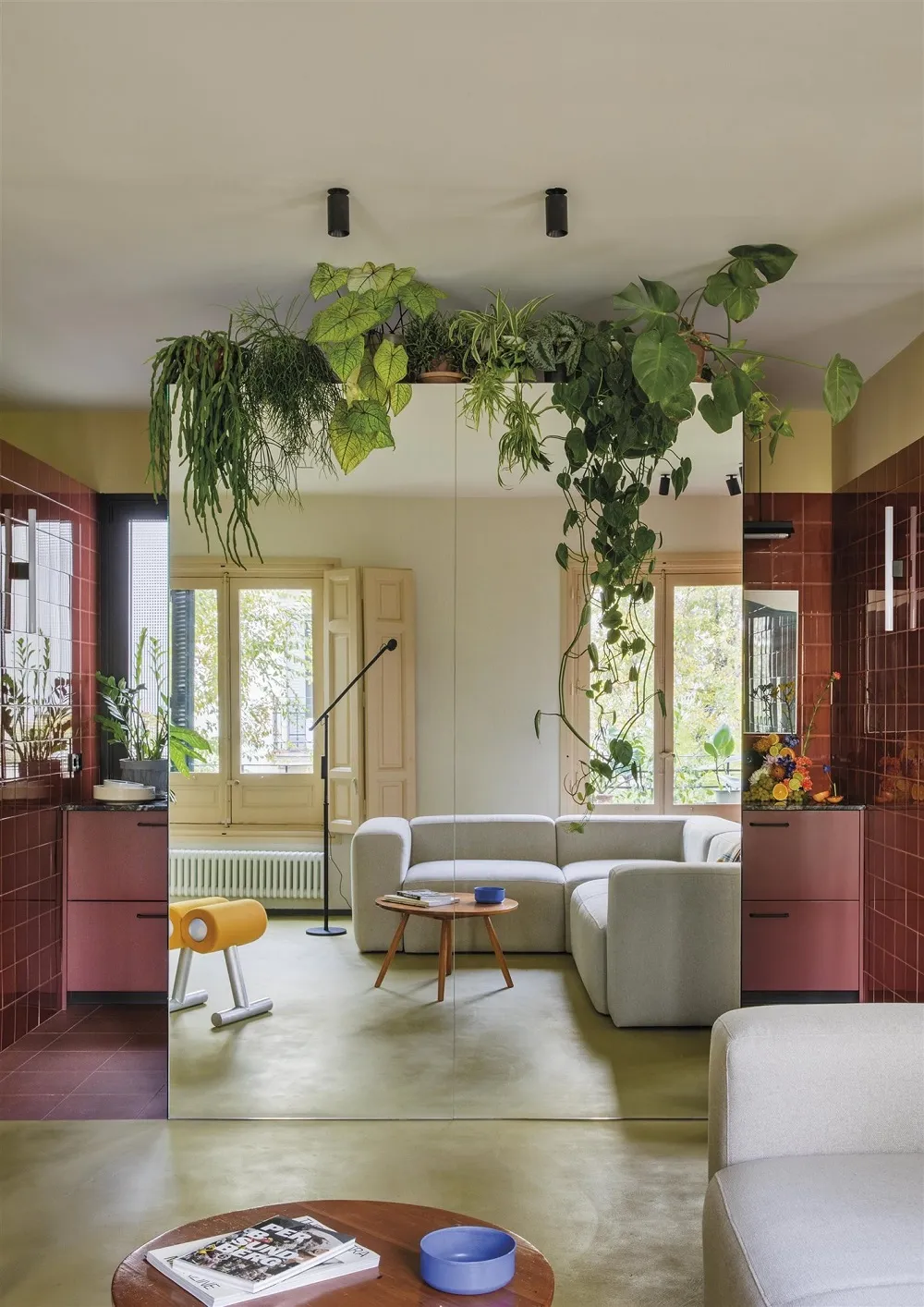 Meer an Farbe und originellen Details im Design einer Wohnung in Madrid - Gallery image 3