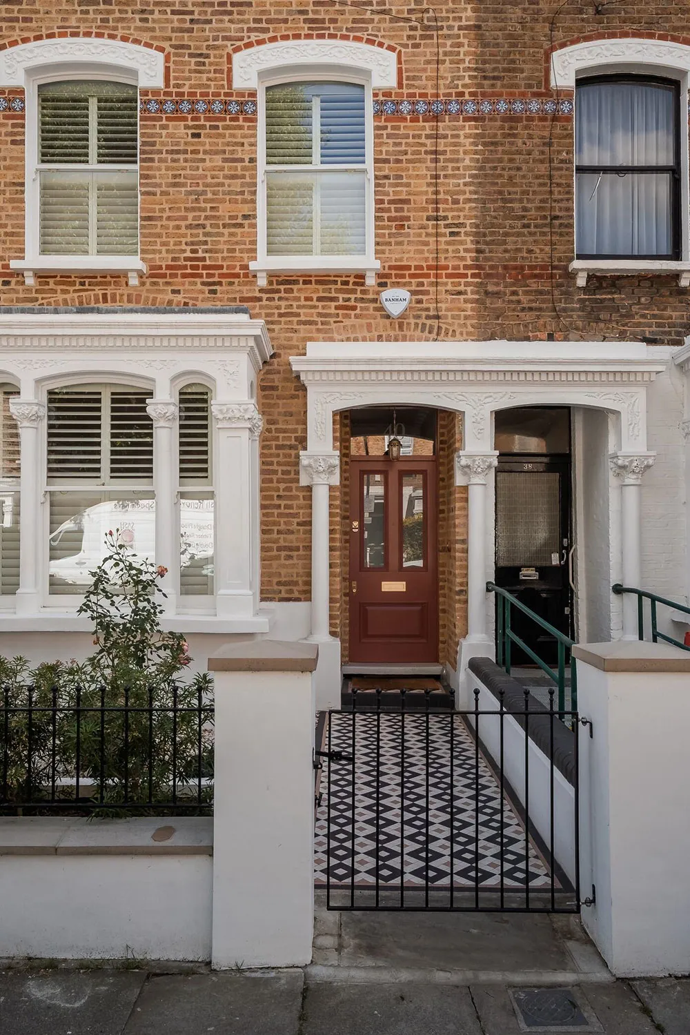 Nice Interiors of a Moderned Townhouse in London - Gallery image 1