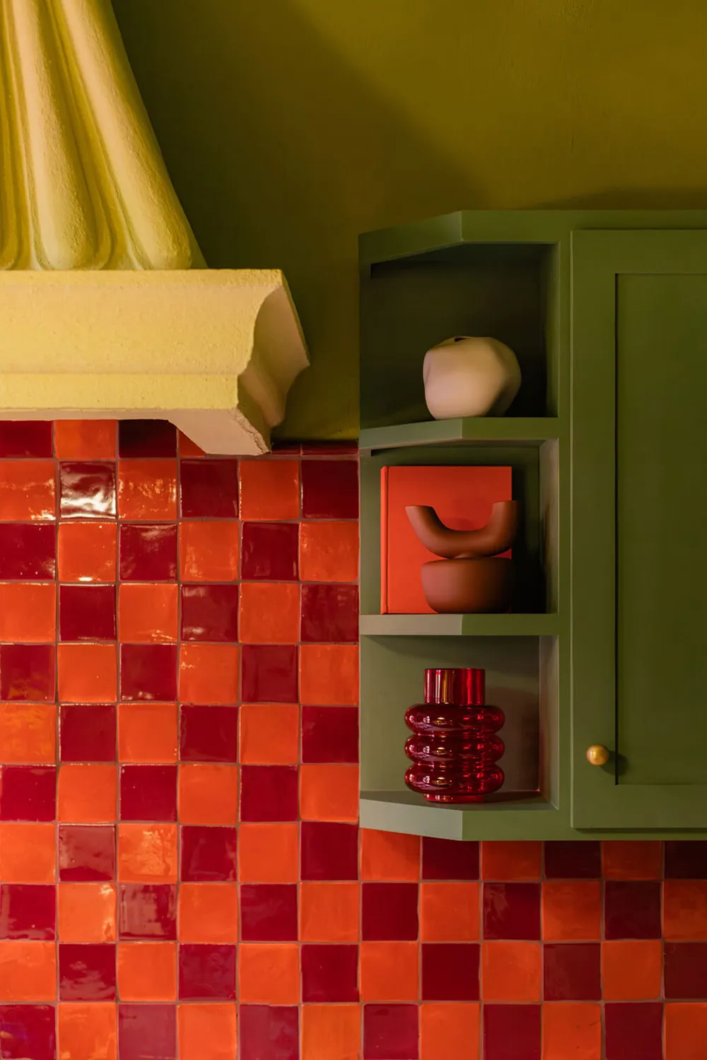 Fleischige Farben und ekliges Design eines ungewöhnlichen Hauses in Mexiko - Gallery image 4