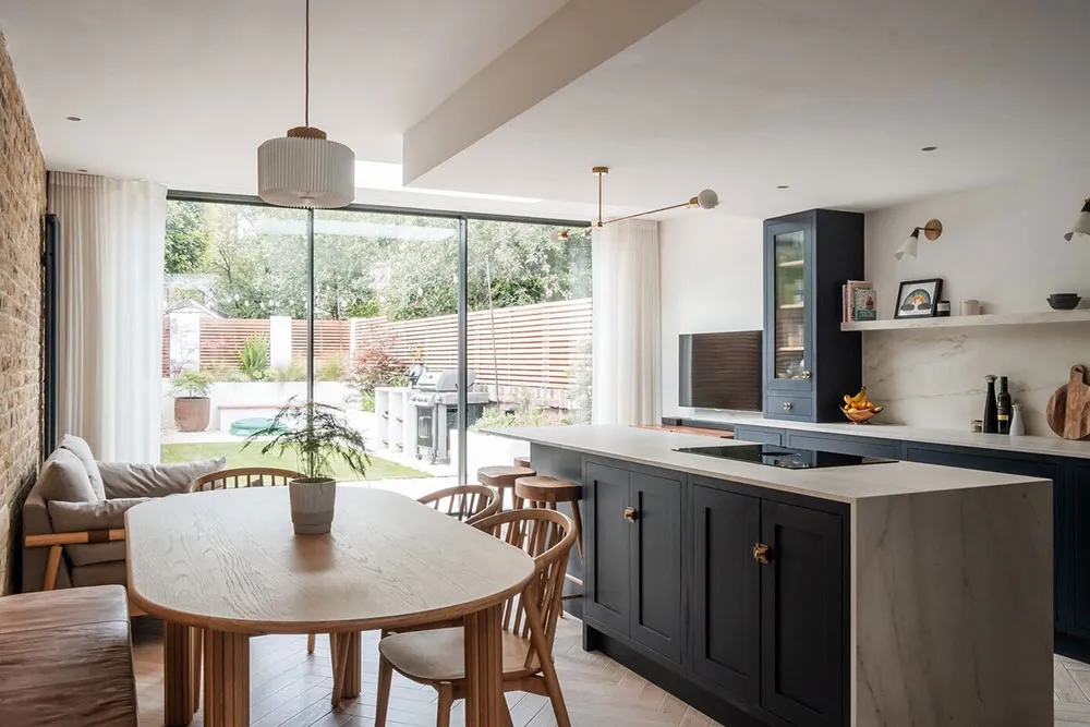 Nice Interiors of a Moderned Townhouse in London - Gallery image 5