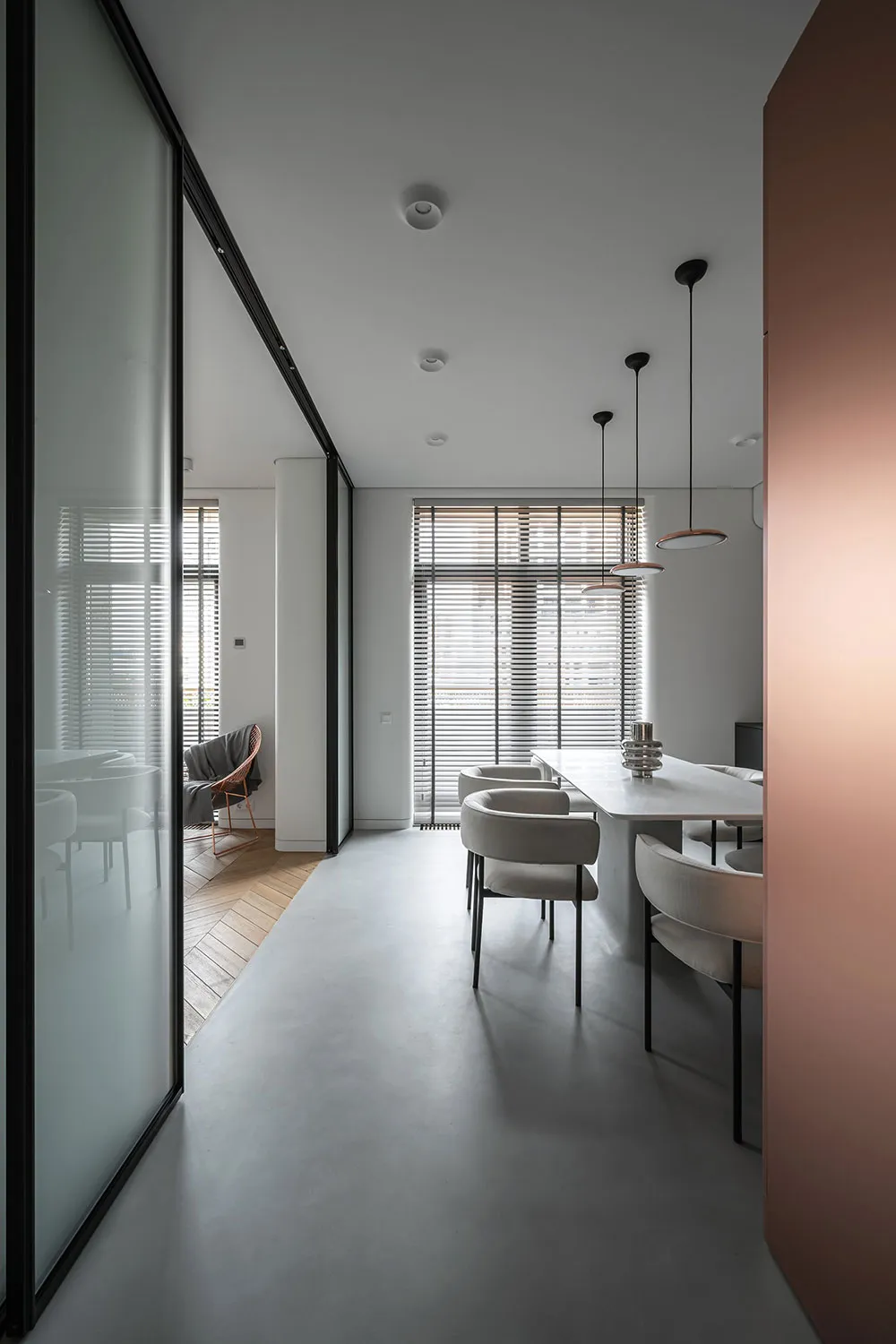 Minimalism, Rounded Corners and Shutters: Apartment in Kyiv (77 sqm) - Gallery image 2