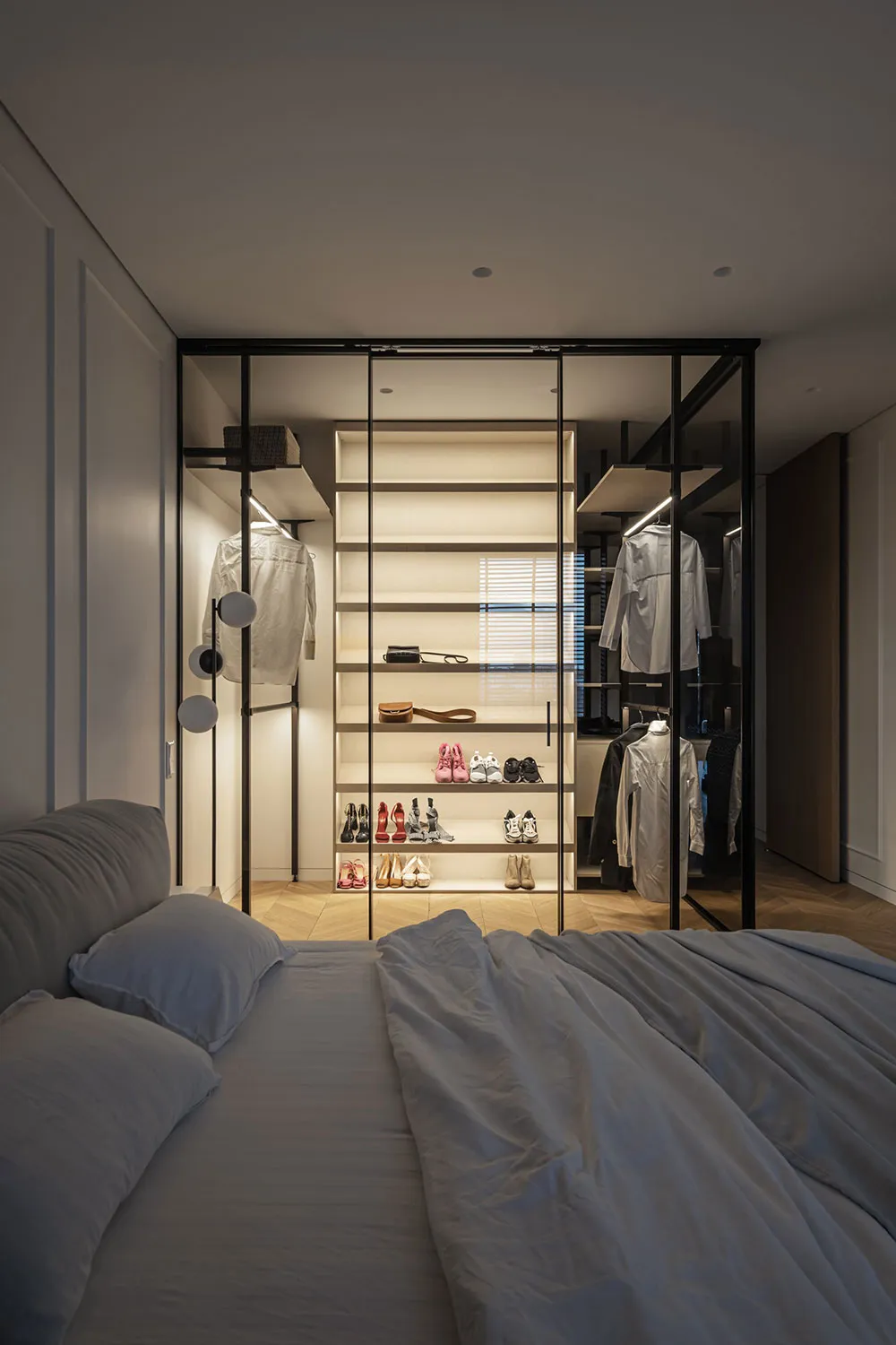 Minimalism, Rounded Corners and Shutters: Apartment in Kyiv (77 sqm) - Gallery image 11