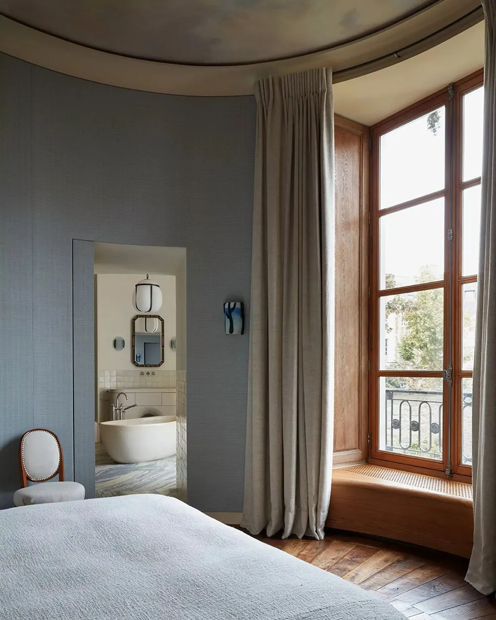 Interesting Textures and Original Details: Apartment in Paris by Pierre Yovanovitch - Gallery image 12