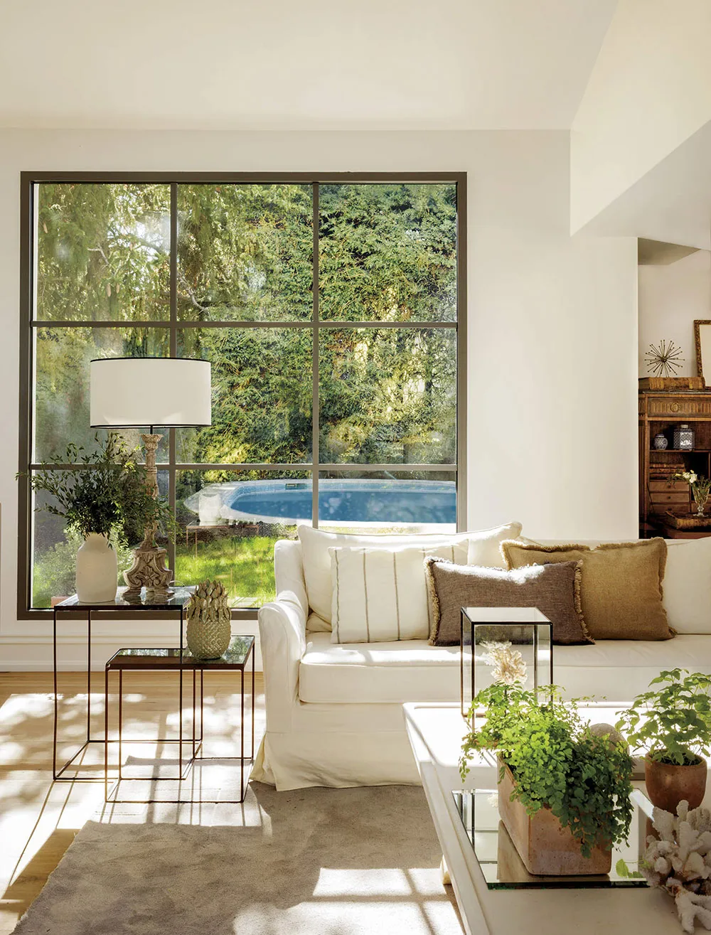 Weißer, eleganter, zeitloser Stil: Designerhaus in Madrid - Gallery image 2