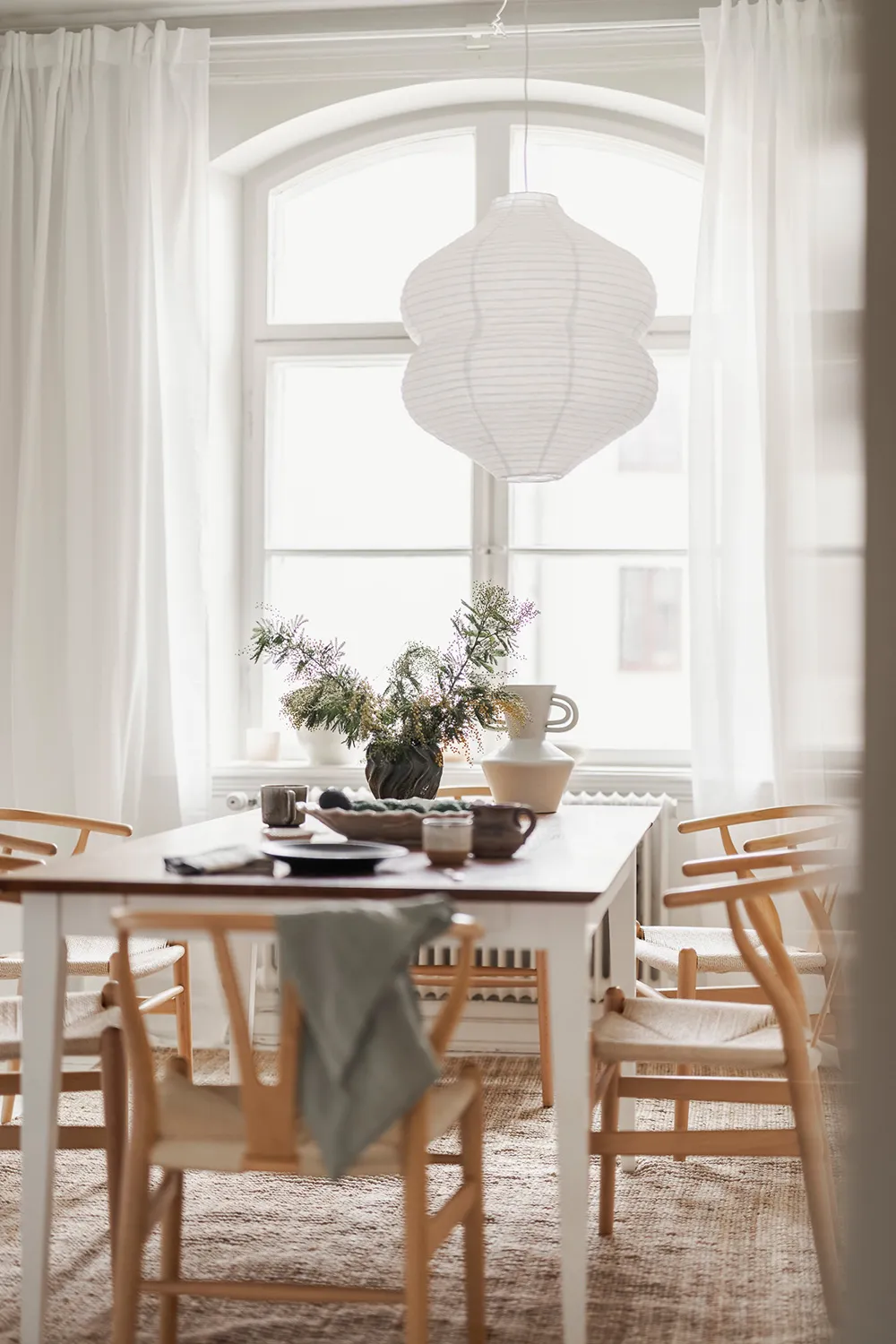 Miękki i ciepły skandynawski интерьер małej mieszkania 51 m² - Gallery image 20