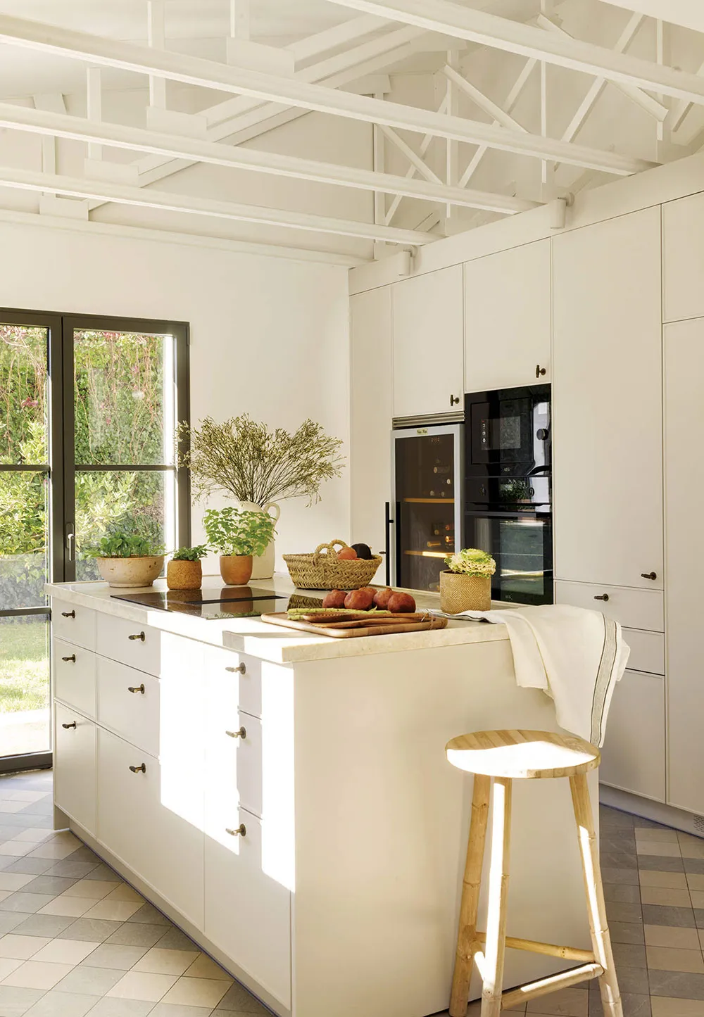 Weißer, eleganter, zeitloser Stil: Designerhaus in Madrid - Gallery image 7