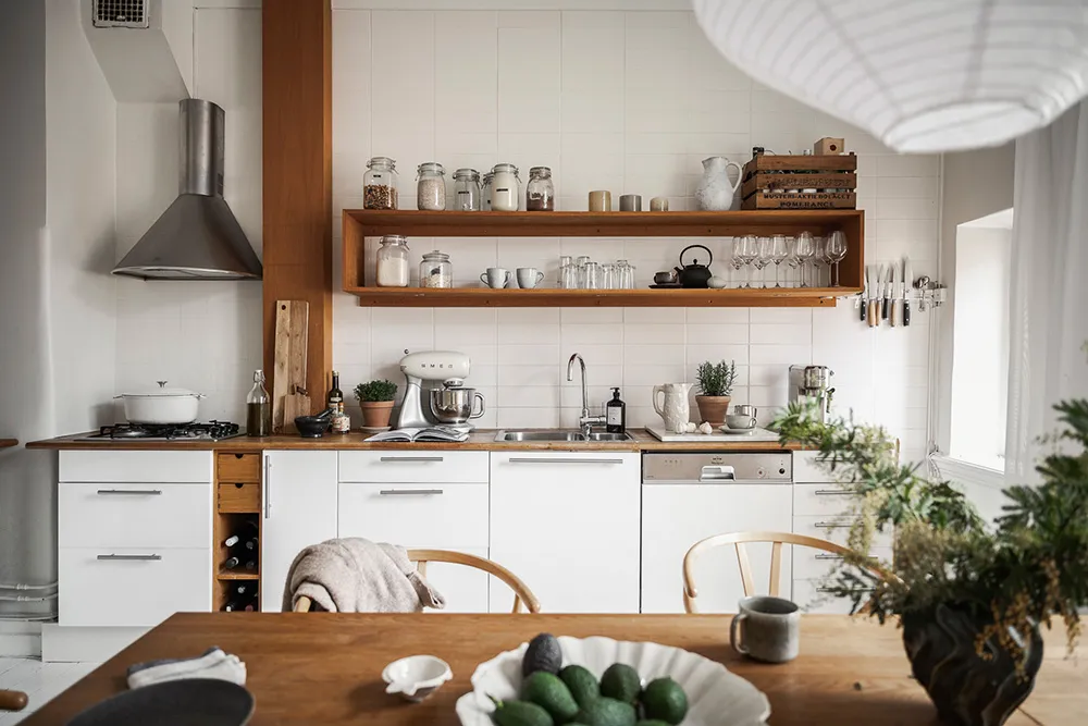 Miękki i ciepły skandynawski интерьер małej mieszkania 51 m² - Gallery image 21