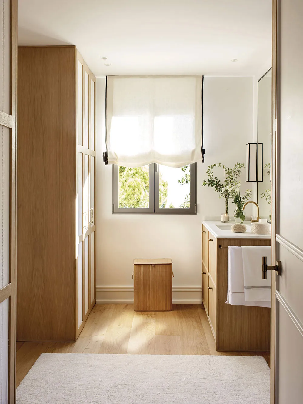 Weißer, eleganter, zeitloser Stil: Designerhaus in Madrid - Gallery image 13