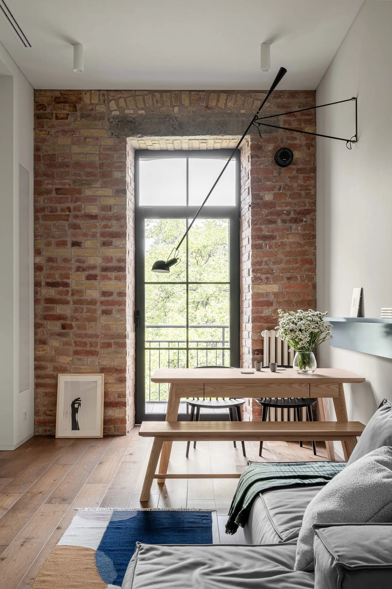 Compact Life in 38 sqm: Stylish Studio Apartment in Kyiv - Gallery image 1