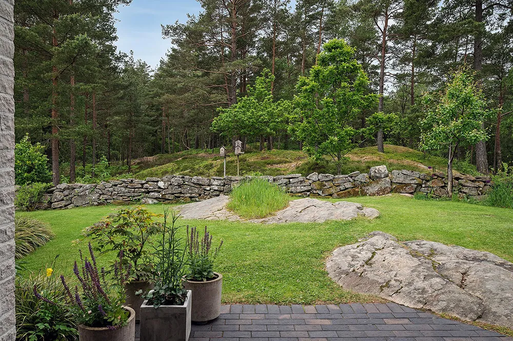 Modernist Villa Among Traditional Cottages in Sweden - Gallery image 7